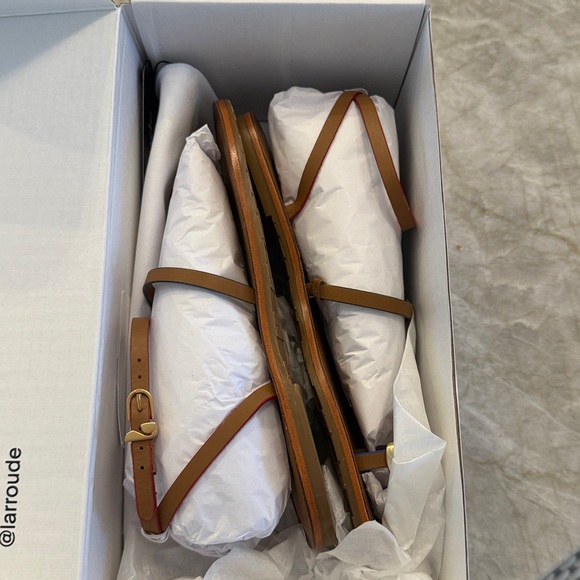 NWT Larroude Caramel Leather Sandals with Gold Accent - Picture 3 of 9